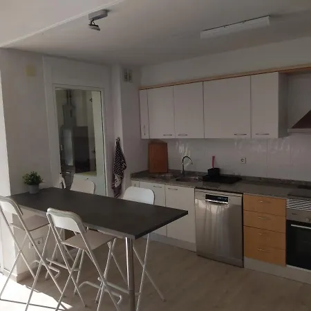 Luxury Accommodation, Next To & Train Station