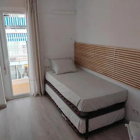 Apartment Luxury Accommodation, Next To & Train Station Calella