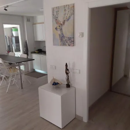 Luxury Accommodation, Next To & Train Station * Калелья
