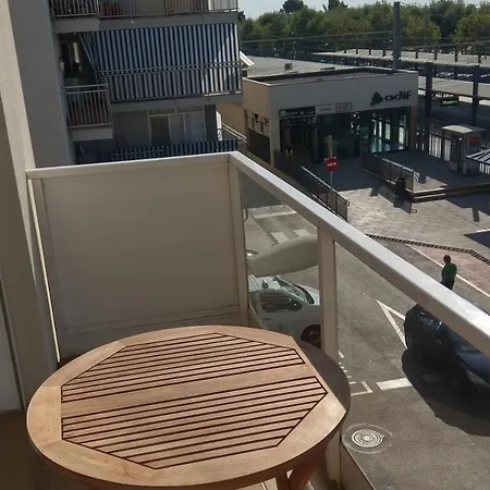 Luxury Accommodation, Next To & Train Station *