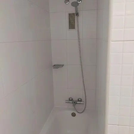 Апартаменты Luxury Accommodation, Next To & Train Station