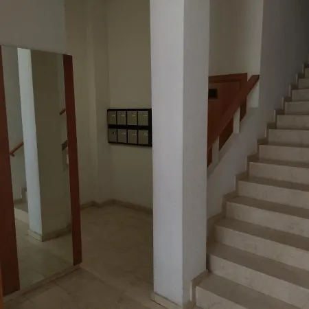 Апартаменты Luxury Accommodation, Next To & Train Station