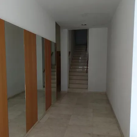 Luxury Accommodation, Next To & Train Station * Калелья