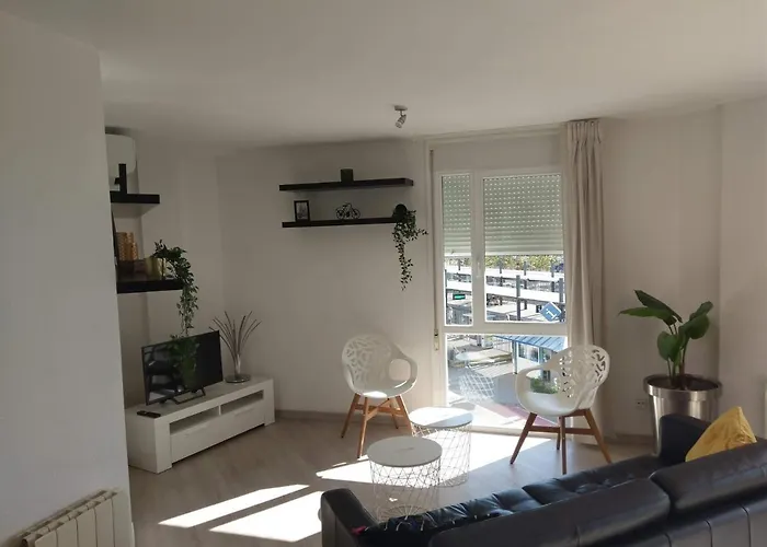 Apartment Luxury Accommodation, Next To & Train Station *