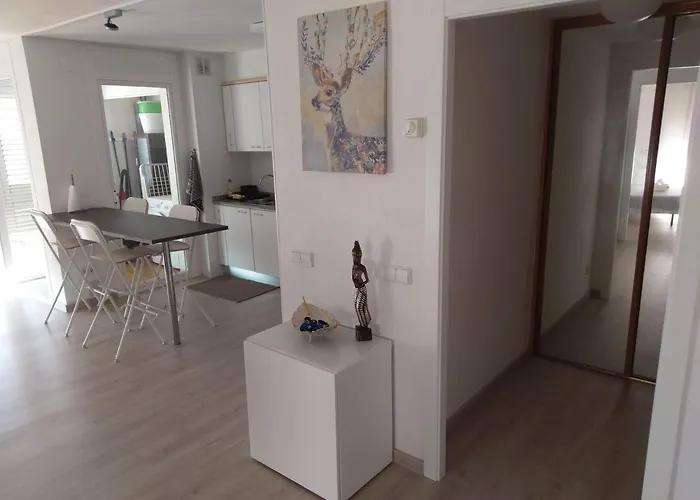 Luxury Accommodation, Next To & Train Station * Calella