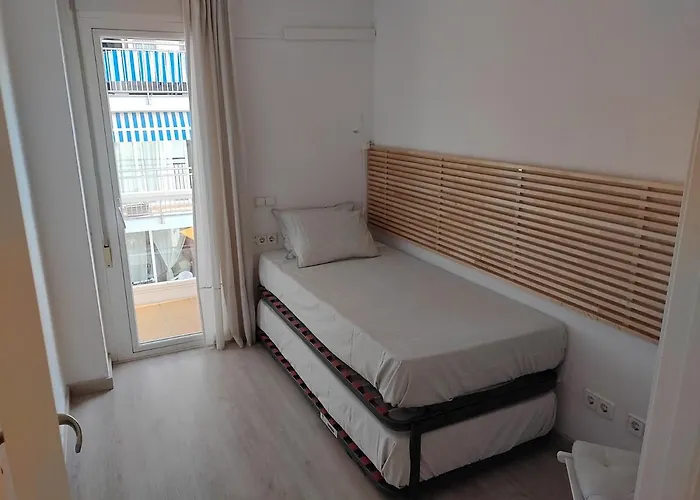 Apartment Luxury Accommodation, Next To & Train Station Calella